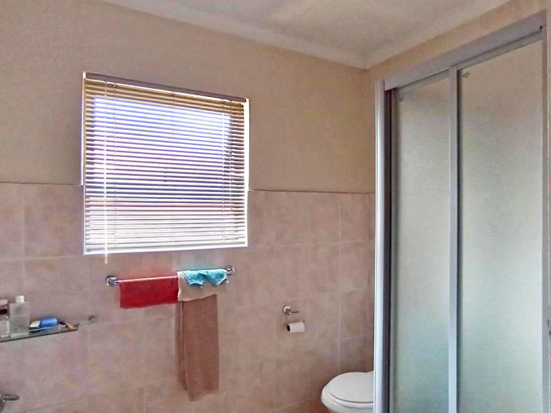 Neat and Spacious Apartment in Secure Estate for Only R580000 - Photo 2