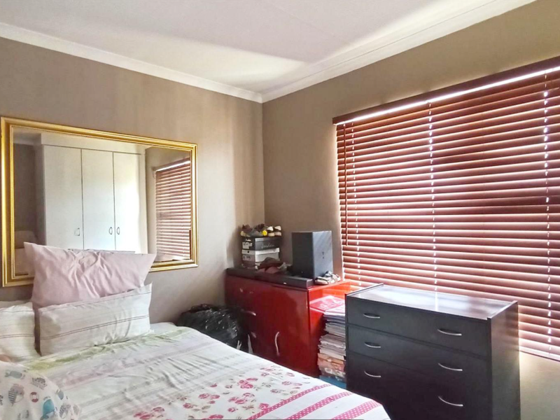 Neat and Spacious Apartment in Secure Estate for Only R580000 - Photo 7