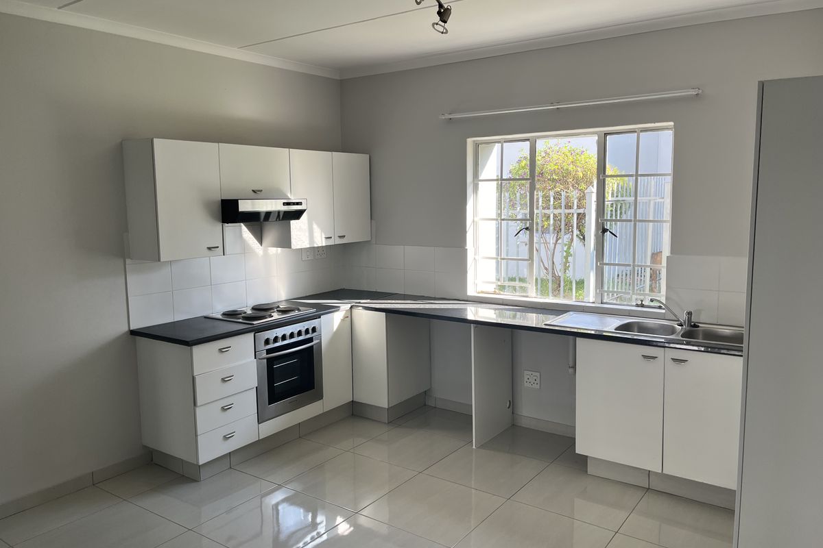 Stylish 2 Bed Garden Apartment Priced to Move - Photo 3