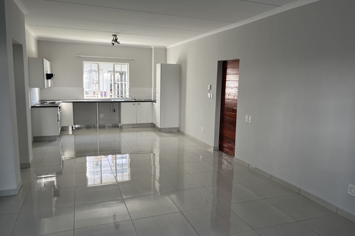 Stylish 2 Bed Garden Apartment Priced to Move - Photo 2