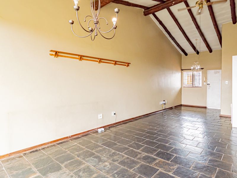 Huge one bedroom unit in very well kept complex - Photo 9