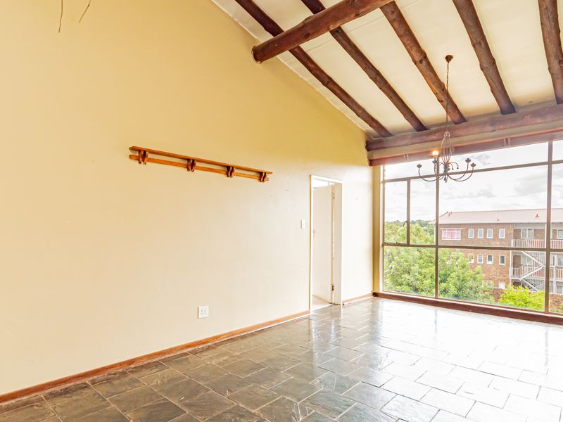 Huge one bedroom unit in very well kept complex - Photo 8