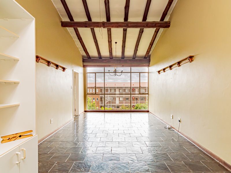 Huge one bedroom unit in very well kept complex - Photo 7