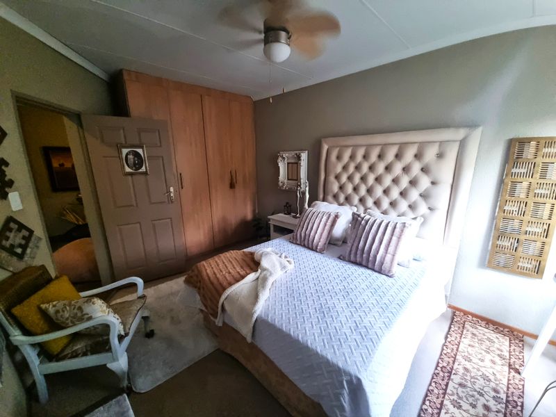 Elegant 4-Bedroom Home for Sale in Boschdal, Rustenburg - Photo 8