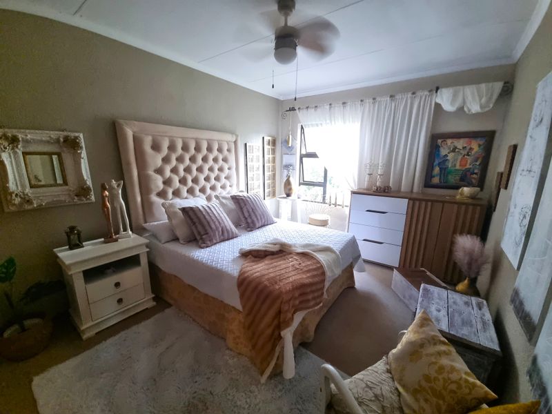 Elegant 4-Bedroom Home for Sale in Boschdal, Rustenburg - Photo 7