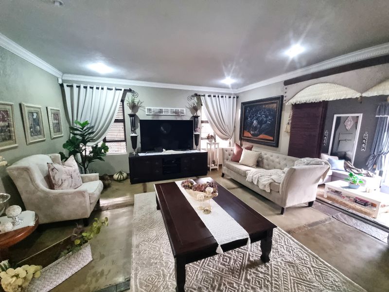 Elegant 4-Bedroom Home for Sale in Boschdal, Rustenburg - Photo 6