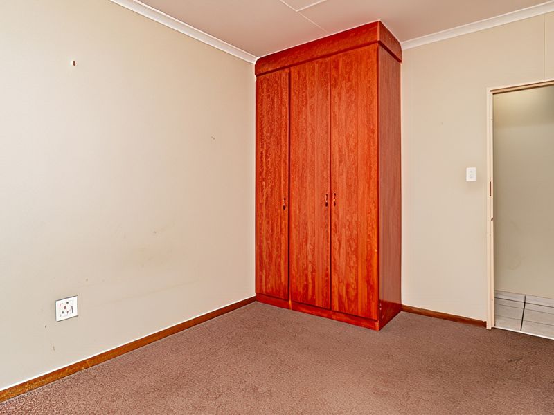 Lovely 3 bedroom house in security estate. - Photo 8