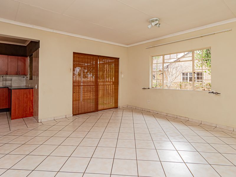 Lovely 3 bedroom house in security estate. - Photo 3