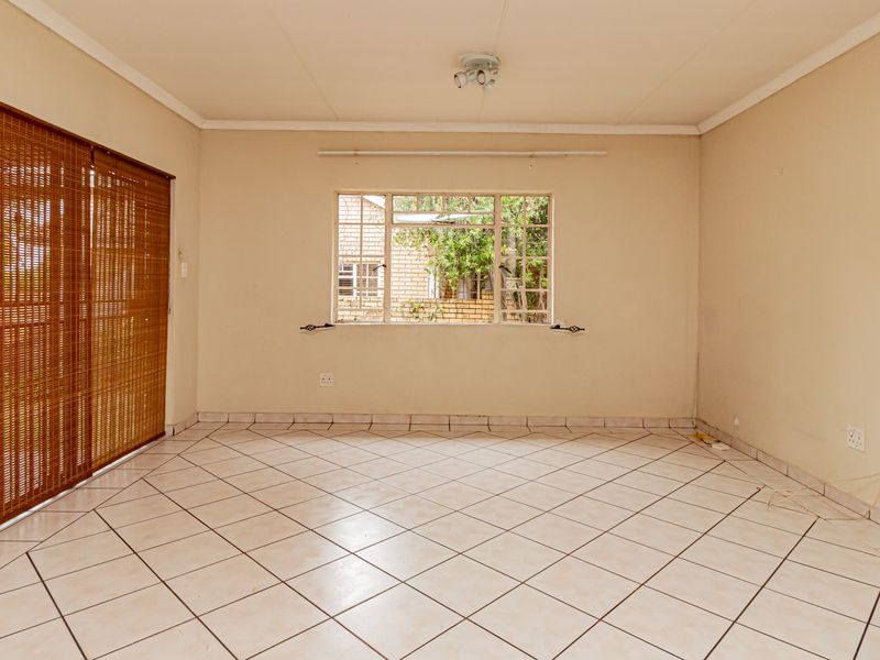 Lovely 3 bedroom house in security estate. - Photo 4
