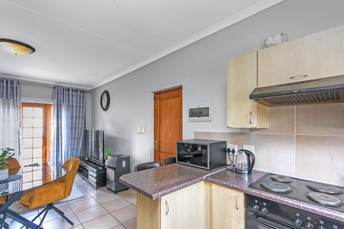 Charming 2-Bedroom Home with a Massive Garden Oasis - Photo 4