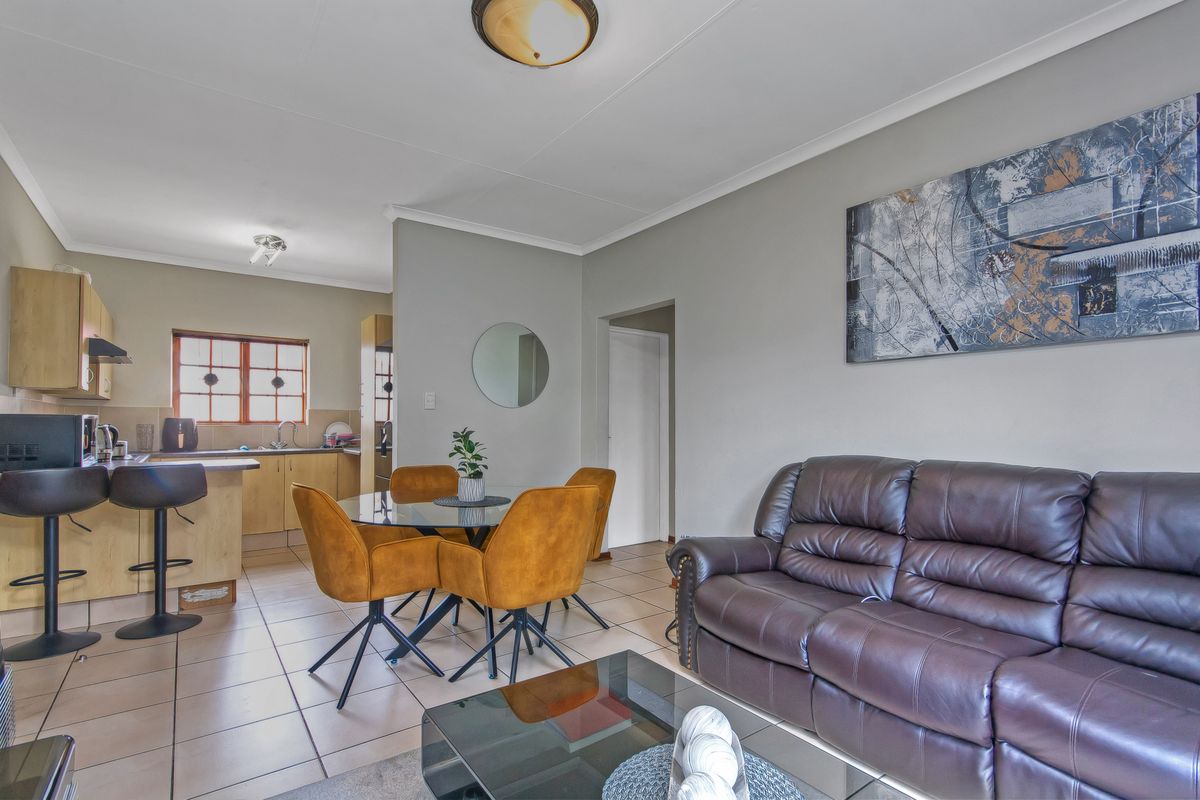 Charming 2-Bedroom Home with a Massive Garden Oasis - Photo 5