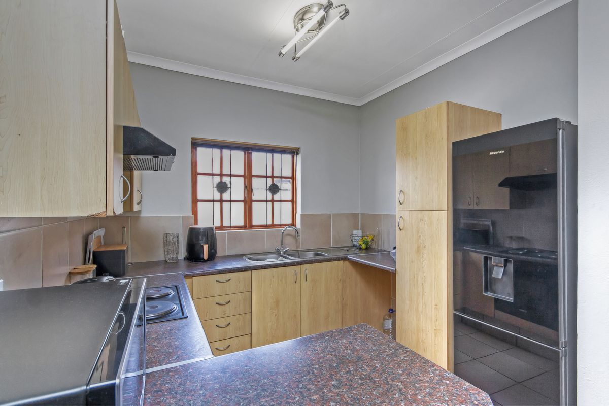Charming 2-Bedroom Home with a Massive Garden Oasis - Photo 3
