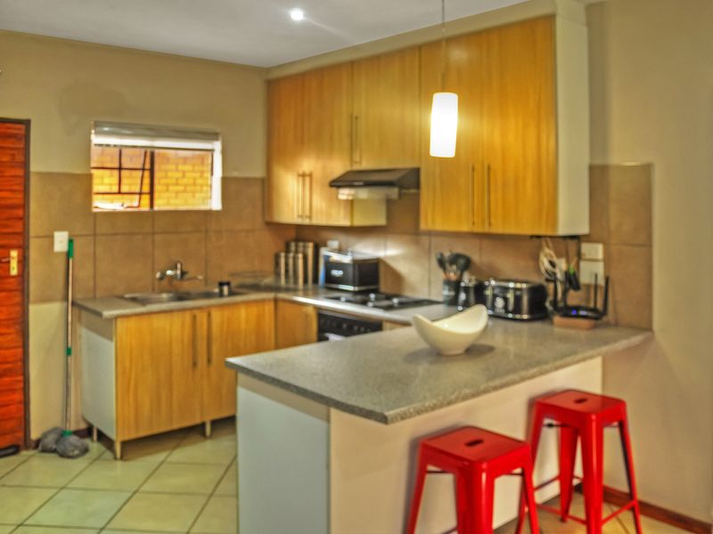 Three-Bedroom, Two full bathroom Ground Floor Apartment for Sale - Photo 3