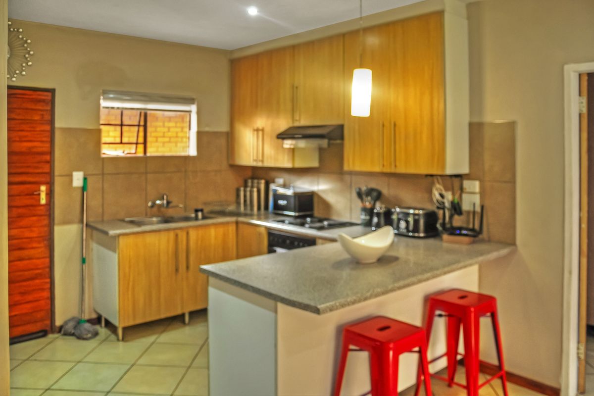 Three-Bedroom, Two full bathroom Ground Floor Apartment for Sale - Photo 3