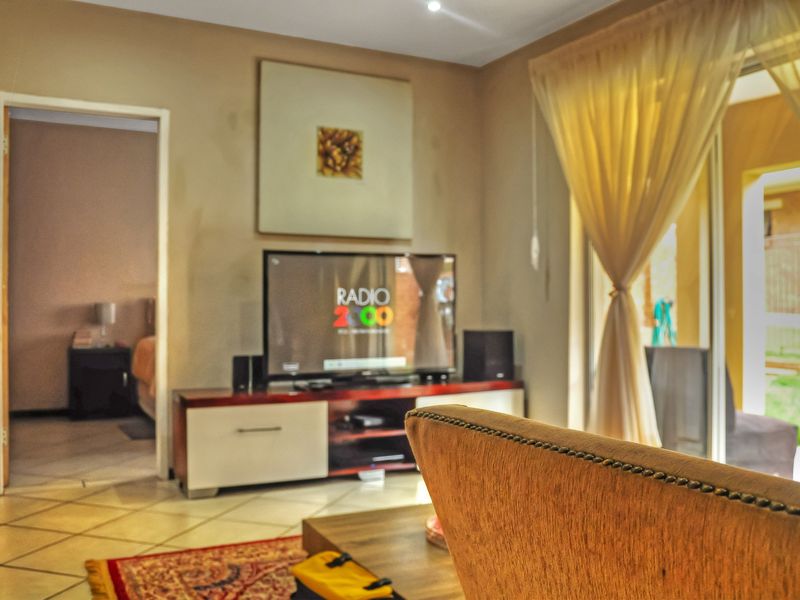 Three-Bedroom, Two full bathroom Ground Floor Apartment for Sale - Photo 4