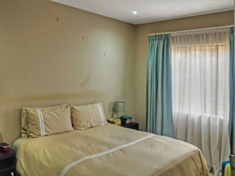 Three-Bedroom, Two full bathroom Ground Floor Apartment for Sale - Photo 8