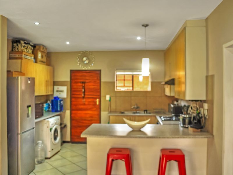 Three-Bedroom, Two full bathroom Ground Floor Apartment for Sale - Photo 2