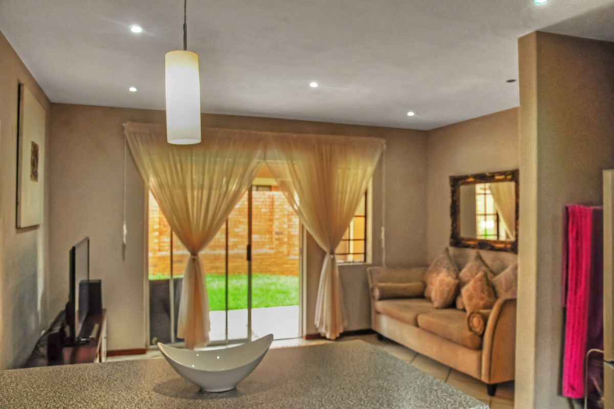 Three-Bedroom, Two full bathroom Ground Floor Apartment for Sale - Photo 5
