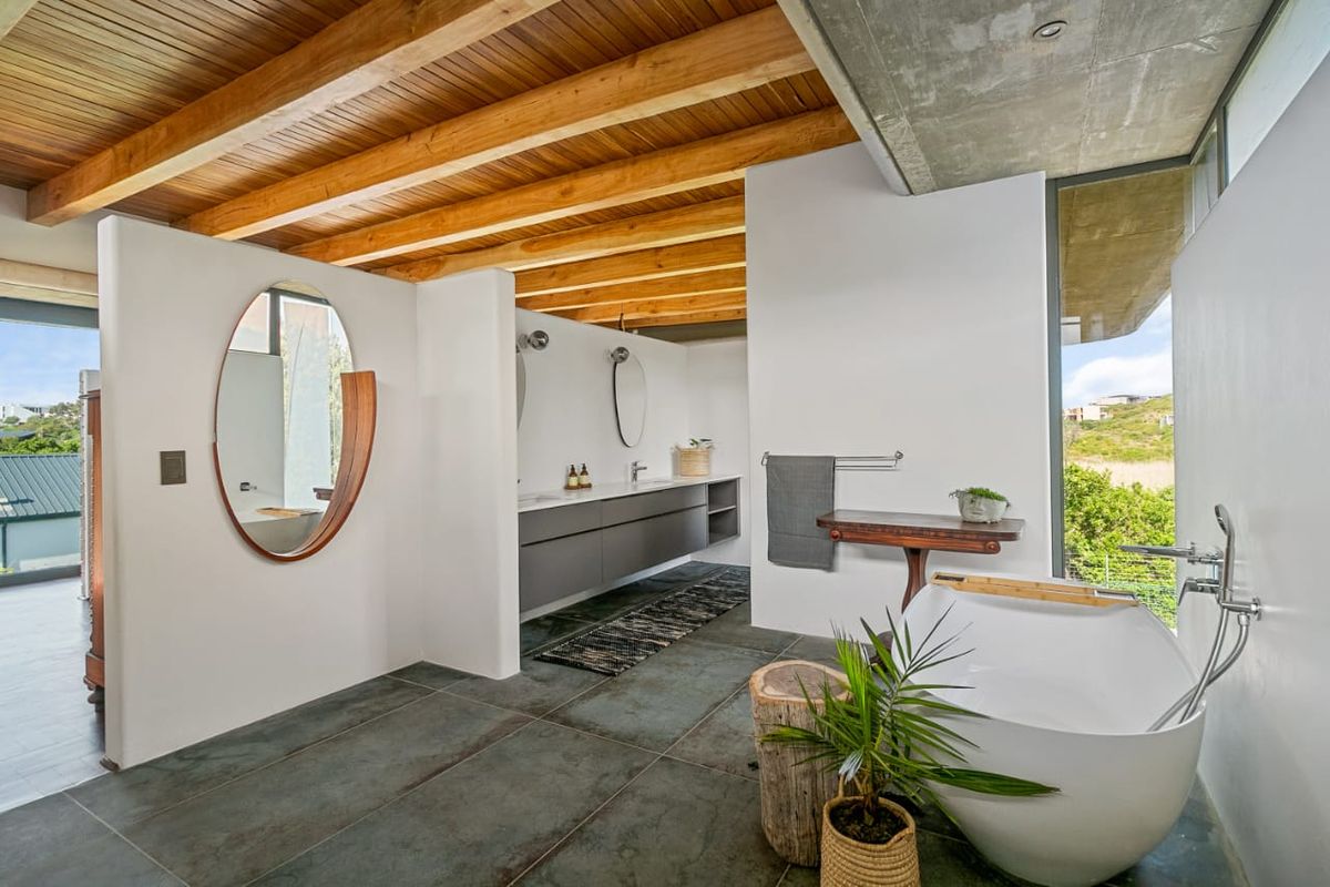 Saltwood Escape at the Verde House - Photo 5