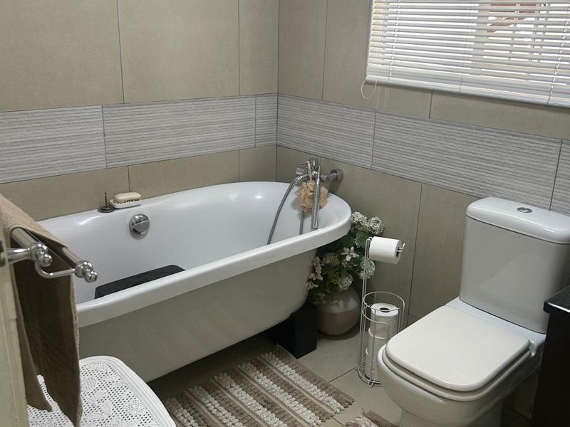 Entertainer’s Dream Home in 24-Hour Guarded Complex – Halfway Gardens, Midrand - Photo 10
