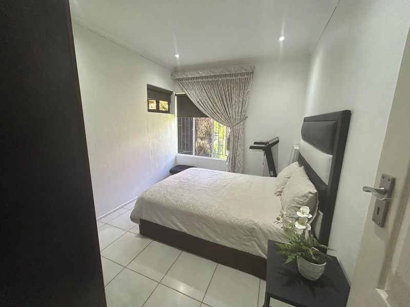 Entertainer’s Dream Home in 24-Hour Guarded Complex – Halfway Gardens, Midrand - Photo 9