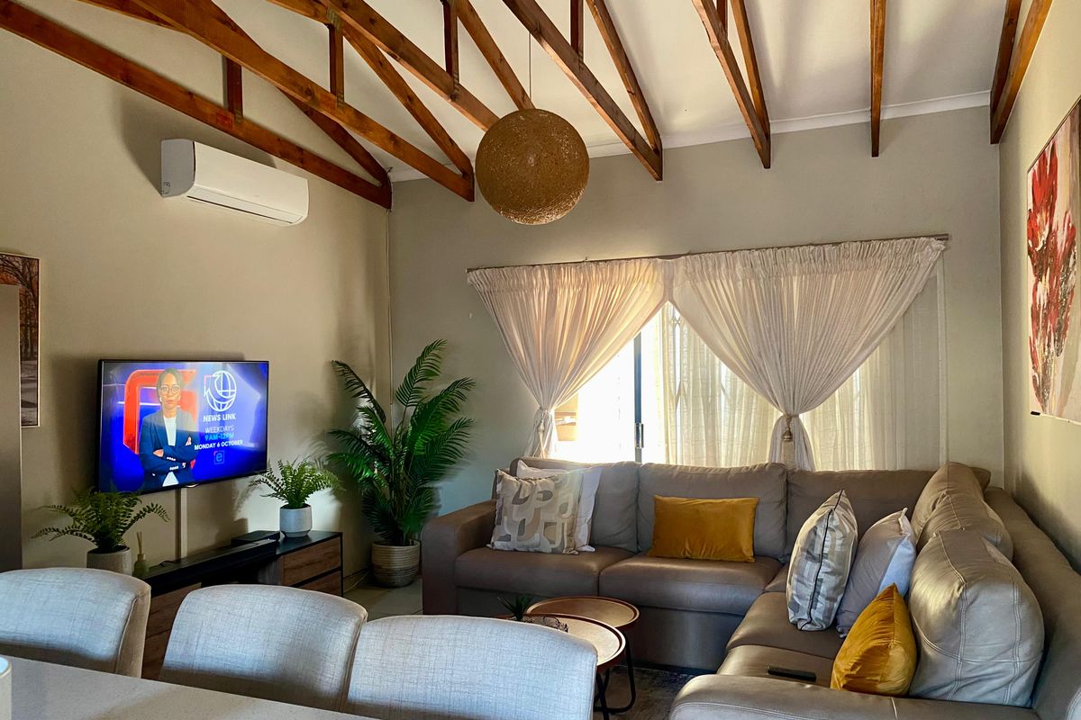 Welcome to your dream modern oasis! - Photo 4