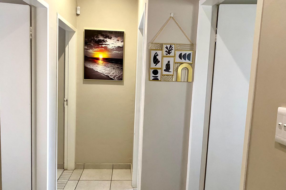 Welcome to your dream modern oasis! - Photo 5