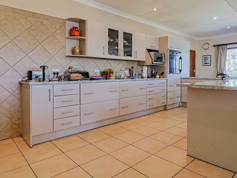 The Best of Both Worlds: A Modern Family Sanctuary with Unlimited Potential - Photo 9