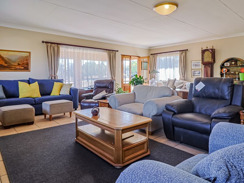 The Best of Both Worlds: A Modern Family Sanctuary with Unlimited Potential - Photo 7