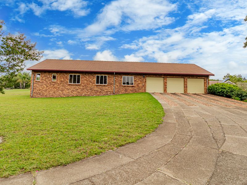 The Best of Both Worlds: A Modern Family Sanctuary with Unlimited Potential - Photo 3