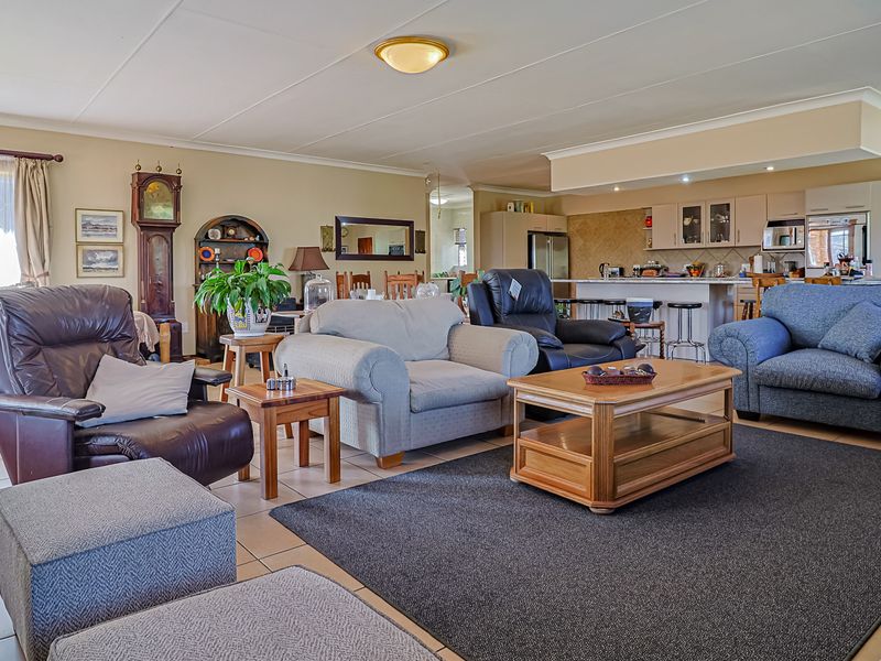 The Best of Both Worlds: A Modern Family Sanctuary with Unlimited Potential - Photo 6