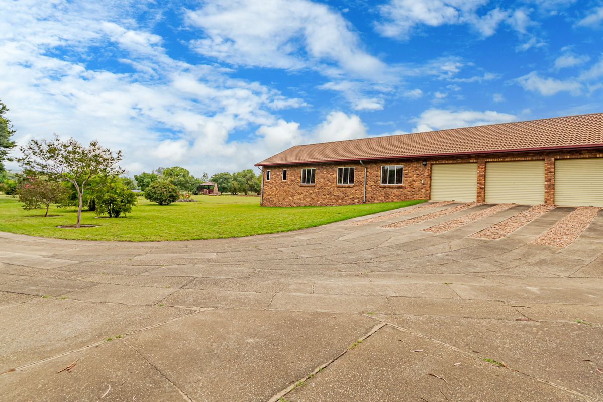 The Best of Both Worlds: A Modern Family Sanctuary with Unlimited Potential - Photo 4