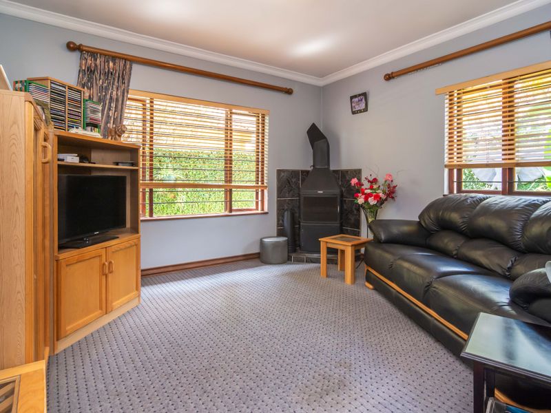 Charming Full Title Home in a Secure Pet-Friendly Complex! - Photo 6