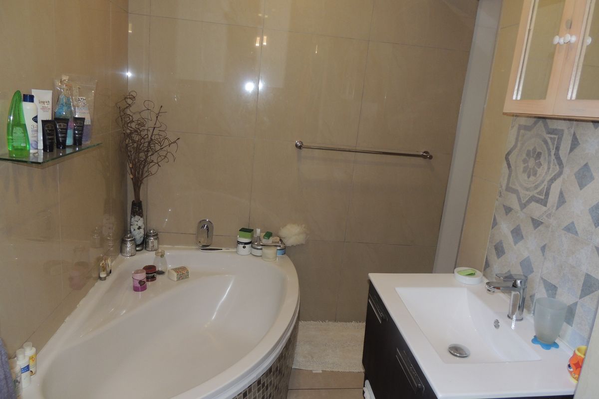 Charming Family Retreat with Entertainment Potential - Photo 5