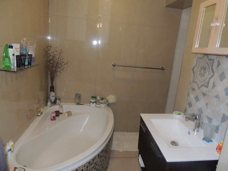 Charming Family Retreat with Entertainment Potential - Photo 5