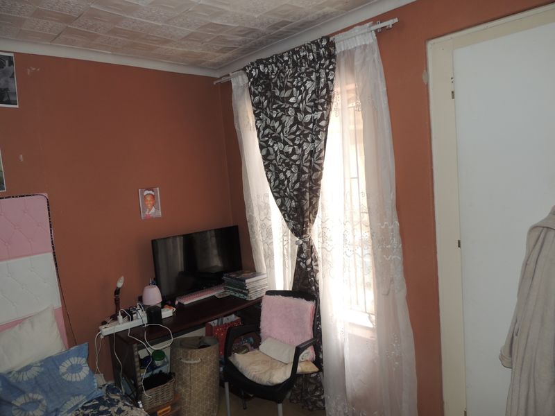 Charming Family Retreat with Entertainment Potential - Photo 8