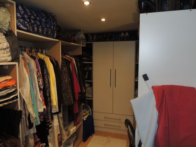 Charming Family Retreat with Entertainment Potential - Photo 6