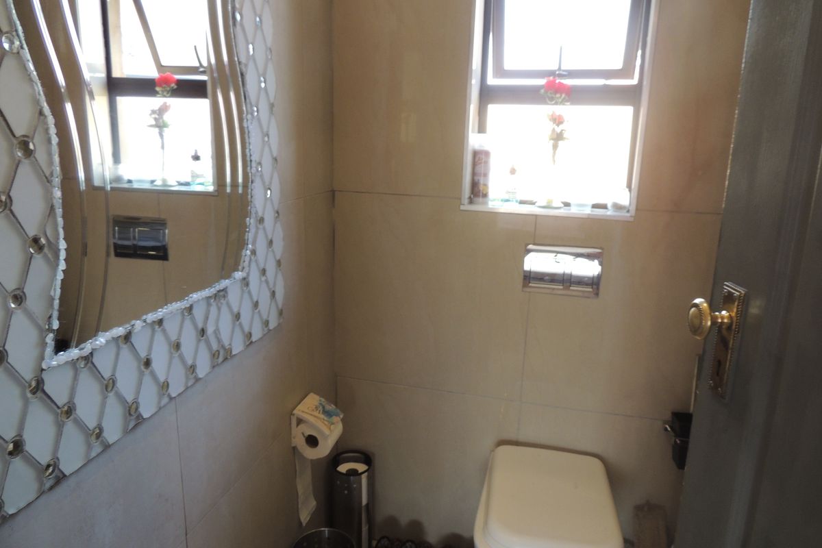 Charming Family Retreat with Entertainment Potential - Photo 4