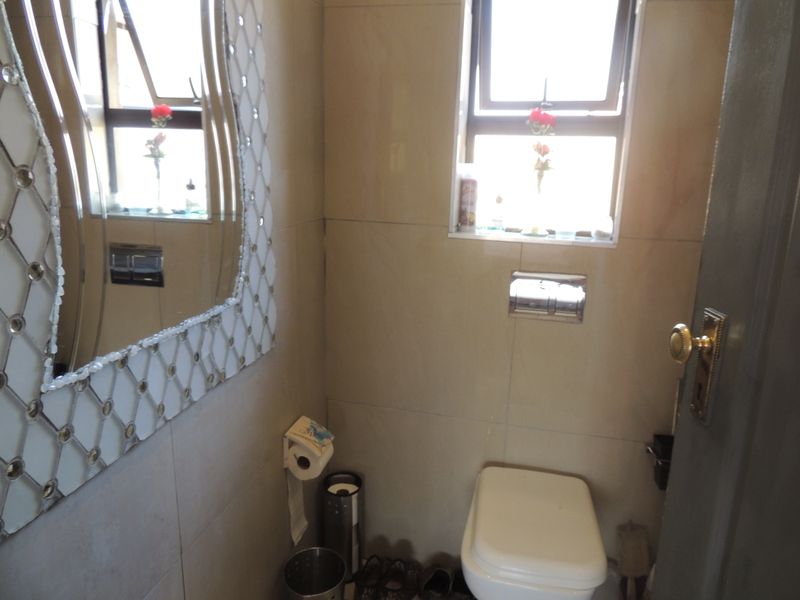 Charming Family Retreat with Entertainment Potential - Photo 4