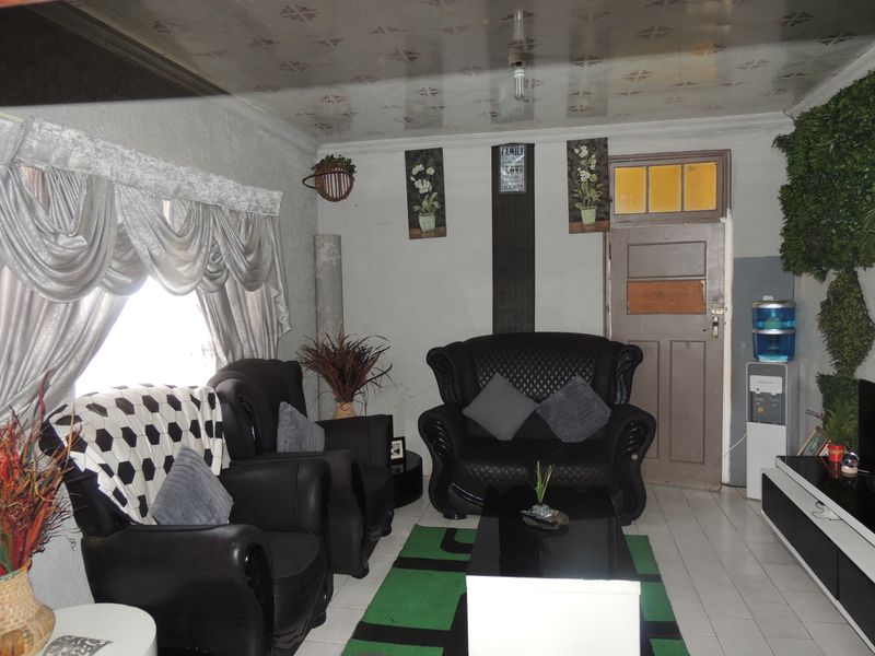 Ideal for First-Time Buyers or Investors! - Photo 5