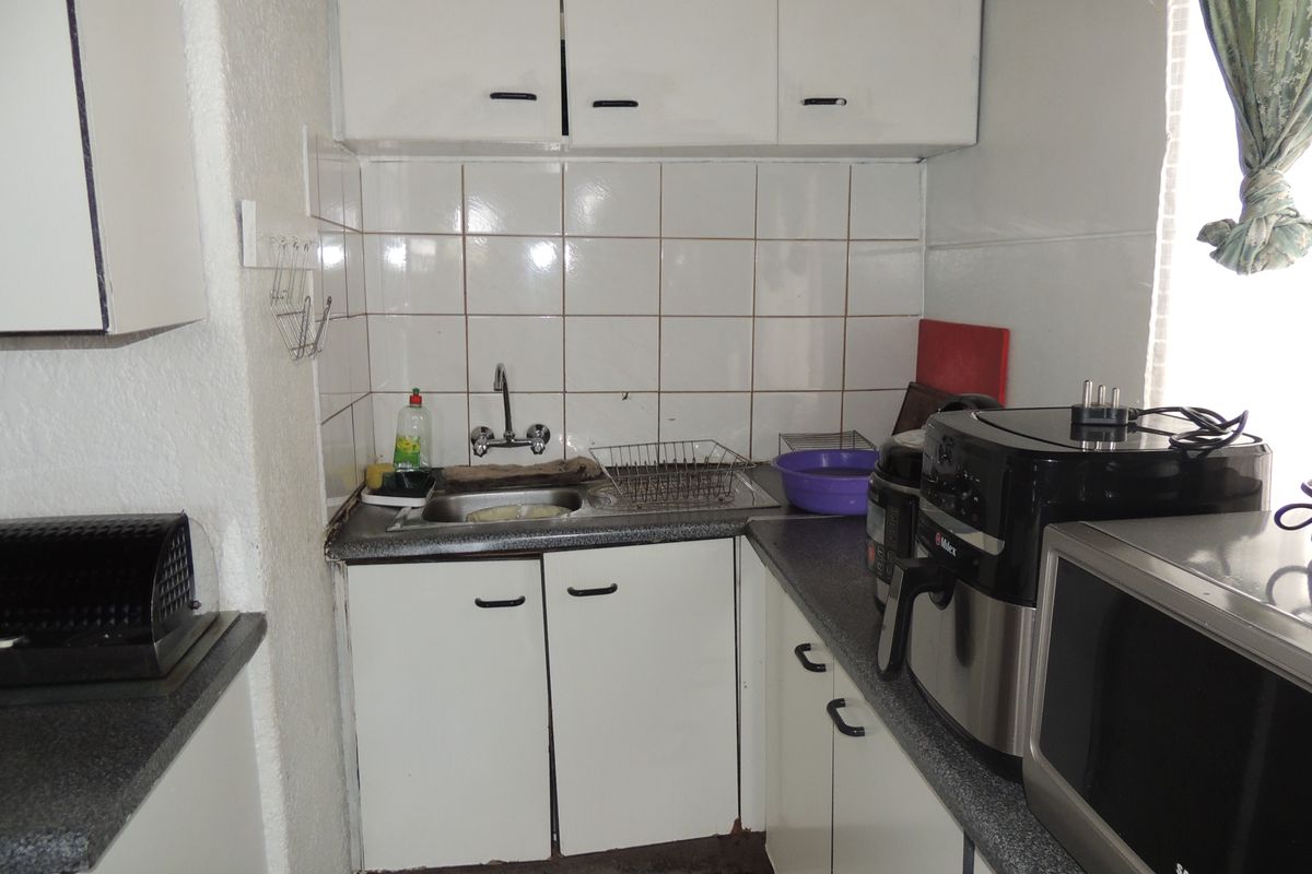 Ideal for First-Time Buyers or Investors! - Photo 4