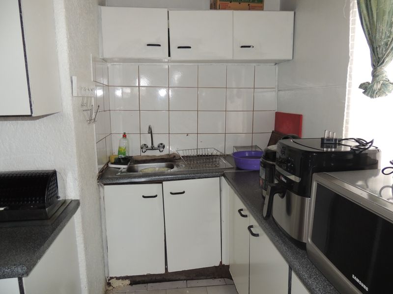 Ideal for First-Time Buyers or Investors! - Photo 4