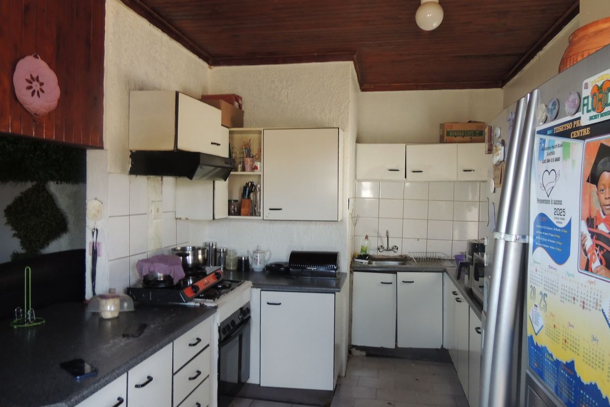 Ideal for First-Time Buyers or Investors! - Photo 2