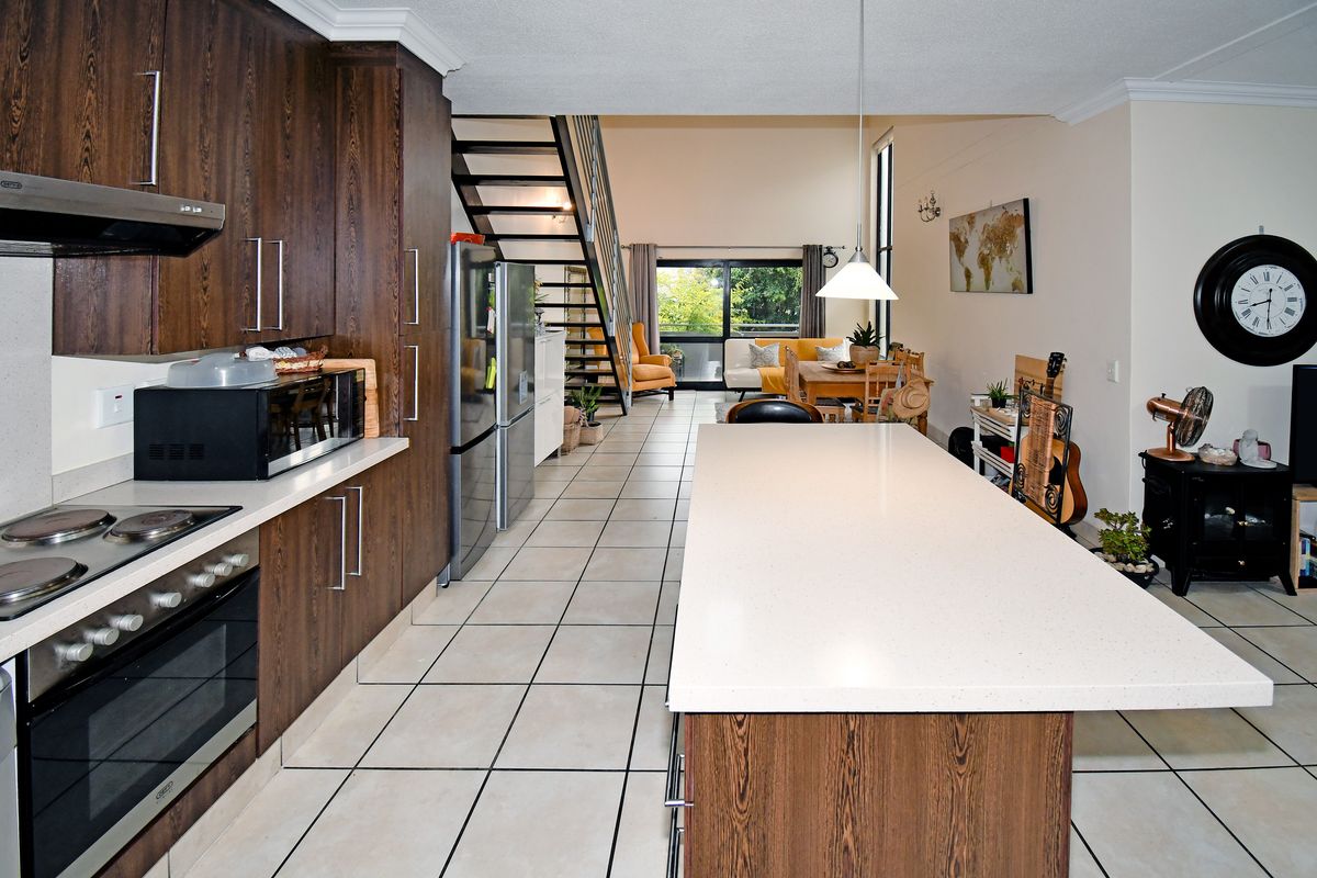 A Rare, Grand-Scale Loft Apartment in the Heart of Lonehill - Photo 5