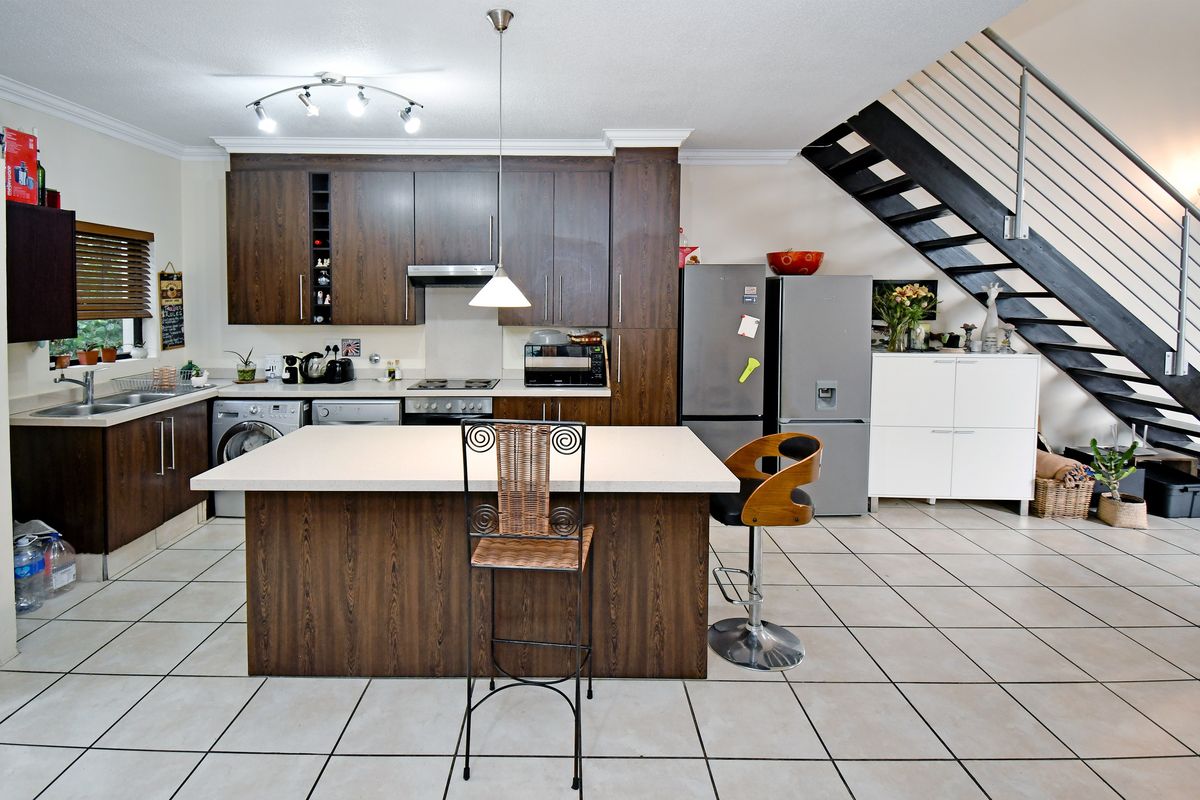 A Rare, Grand-Scale Loft Apartment in the Heart of Lonehill - Photo 3