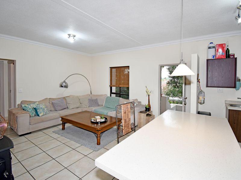 A Rare, Grand-Scale Loft Apartment in the Heart of Lonehill - Photo 7