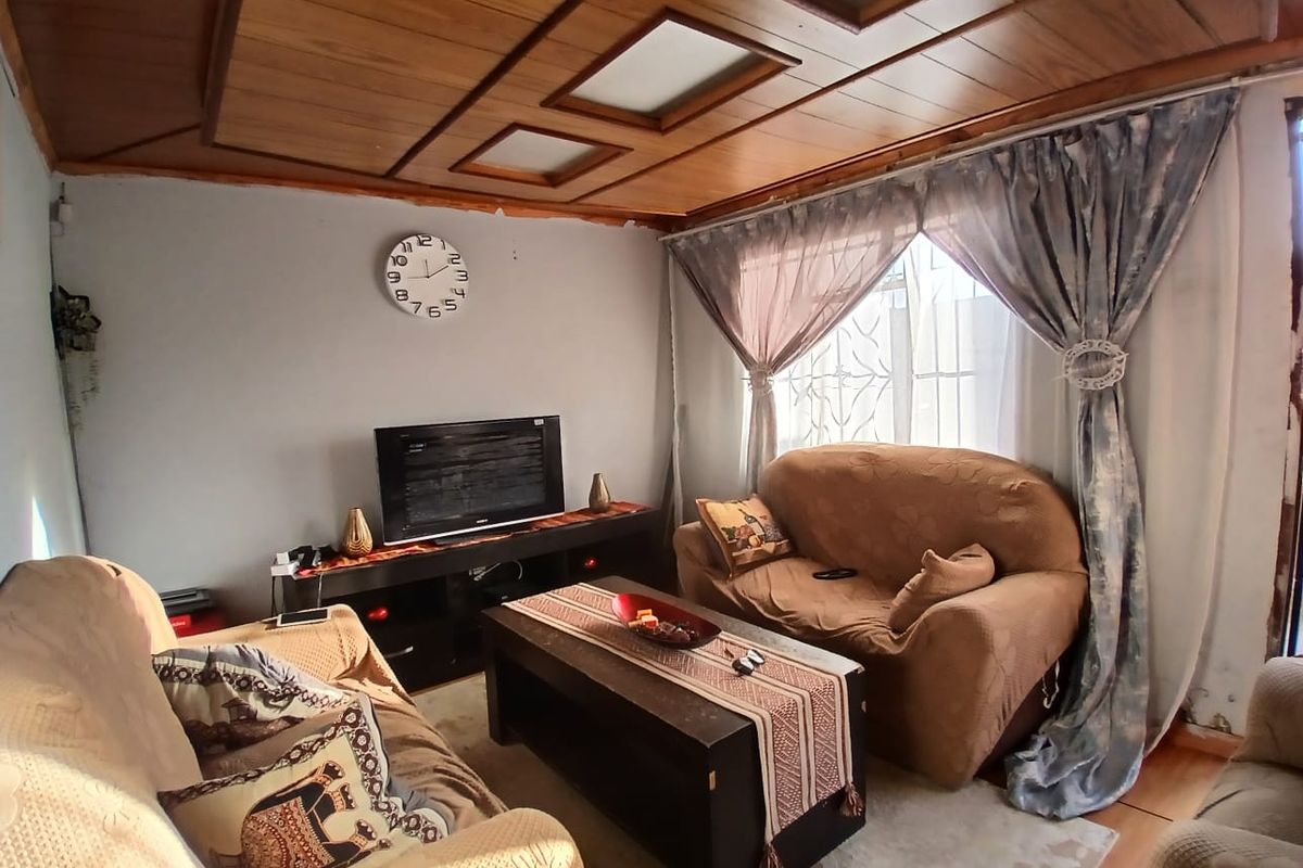 Family Home - Photo 2