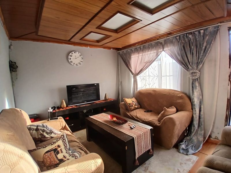 Family Home - Photo 2