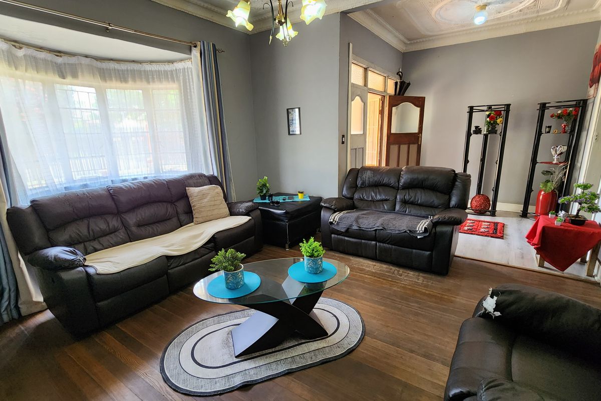 Charming Family Home - Photo 2