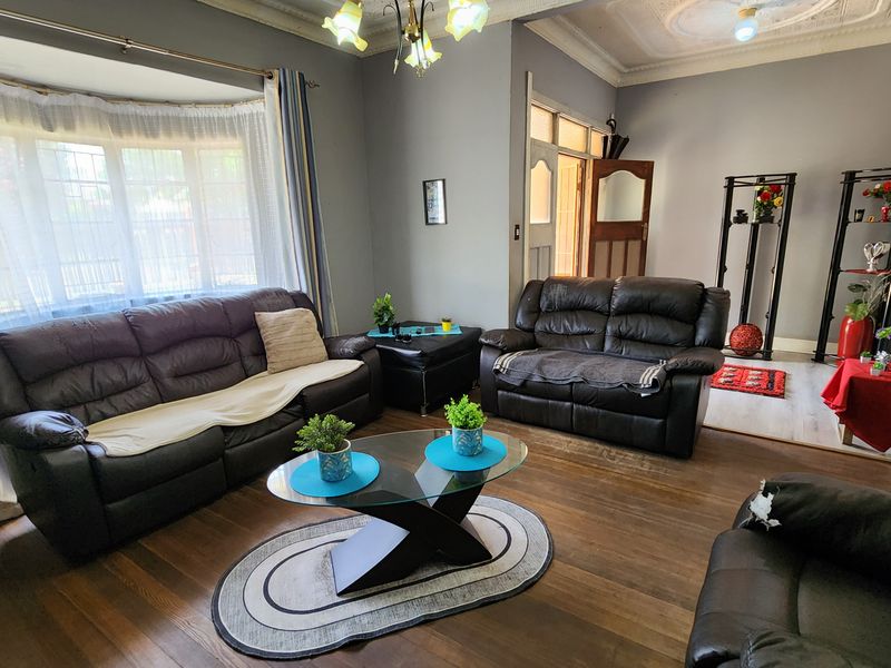 Charming Family Home - Photo 2